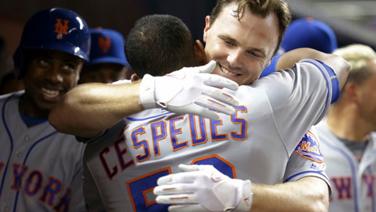 Miami leads Fernandez from Marlins Park; Mets win 5-2